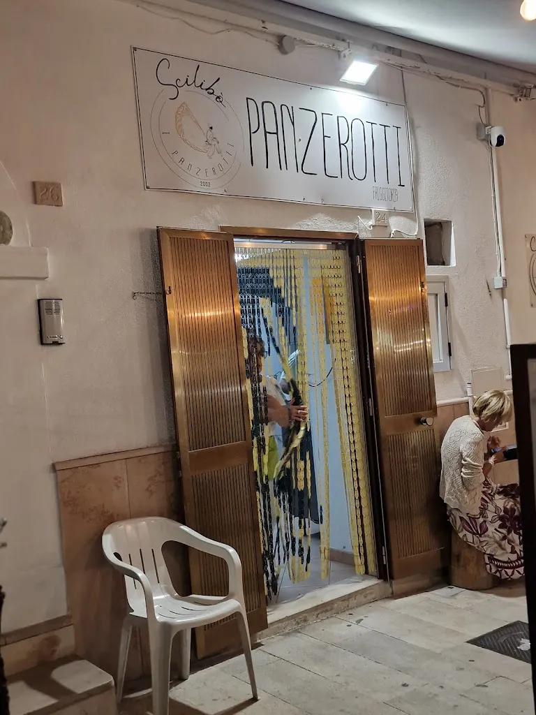 Scilibò. I panzerotti_Peschici_slider_image_3