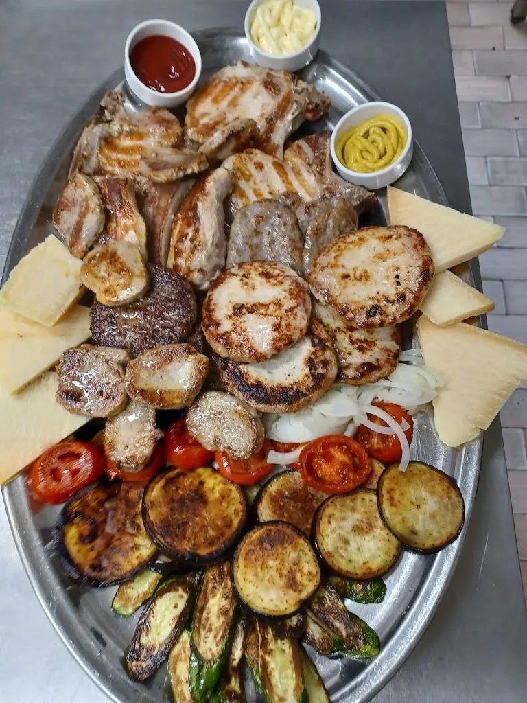 PIZZERIA RISTORANTE TRIESTE_Lorenzago di Cadore_slider_image_2