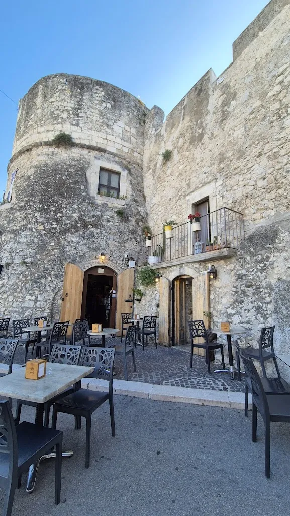 L'angolo antico da Elia e Lorena_Peschici_slider_image_1