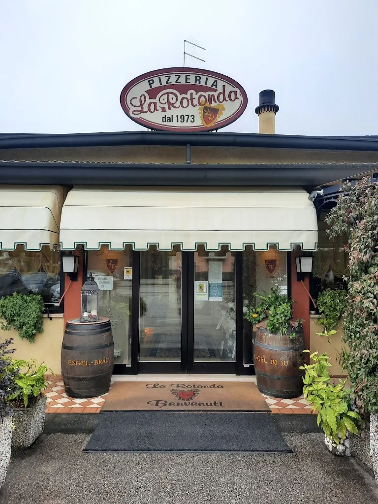 Pizzeria la Rotonda restaurant in Loreggiola