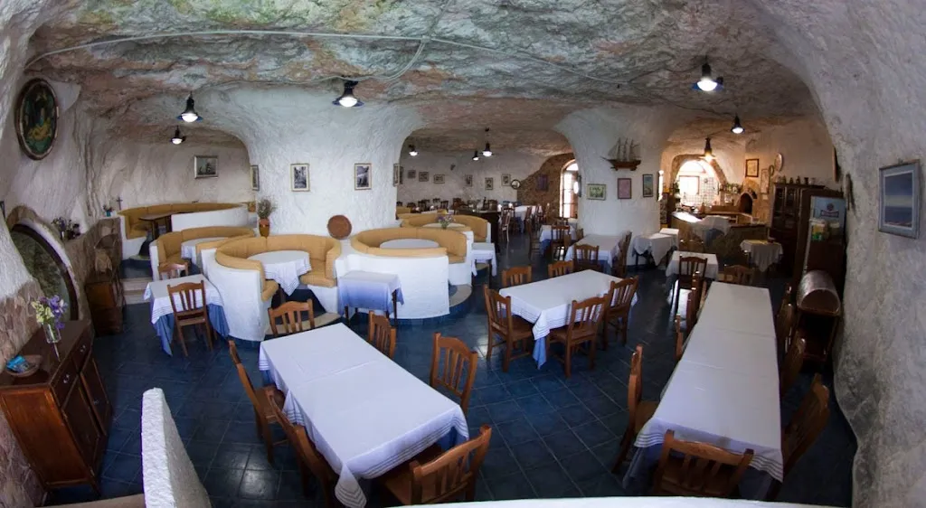 La Grotta delle Rondini restaurant in Peschici