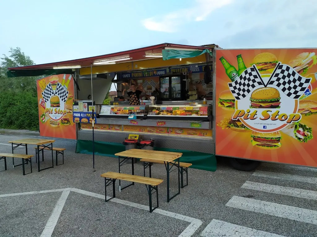 Pit Stop Street Food restaurant in Loreggia