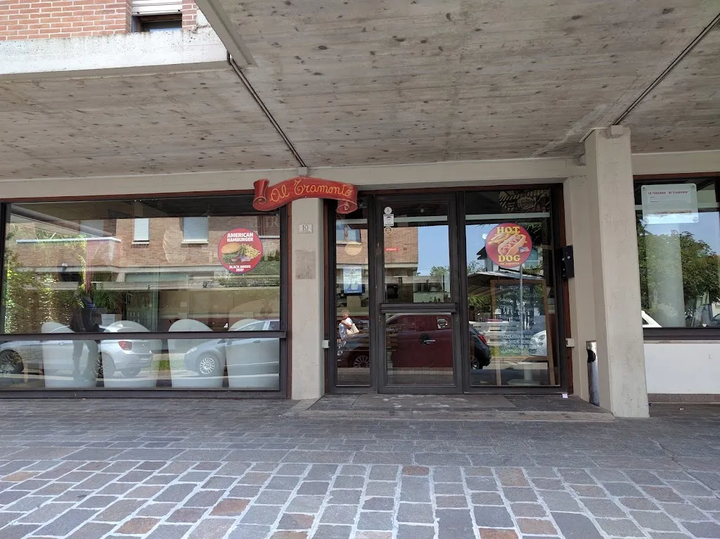 Pizzeria al Tramonto restaurant in Loreggia