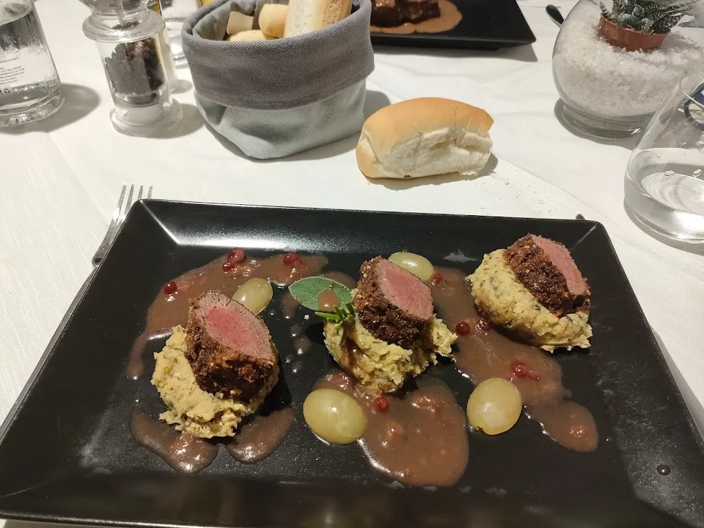 Ristorante Ai Pellegrini di Festini Cucco Carlo_Lozzo di Cadore_slider_image_3