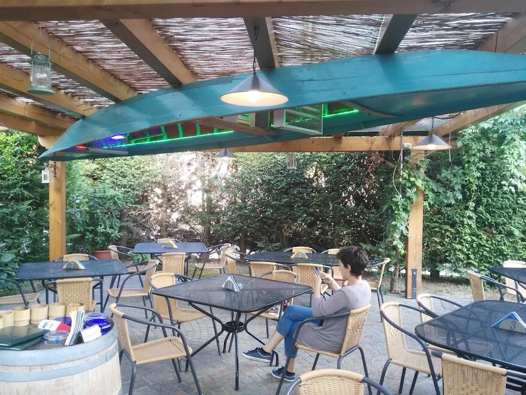 Pub Al Grifone restaurant in Lughignano