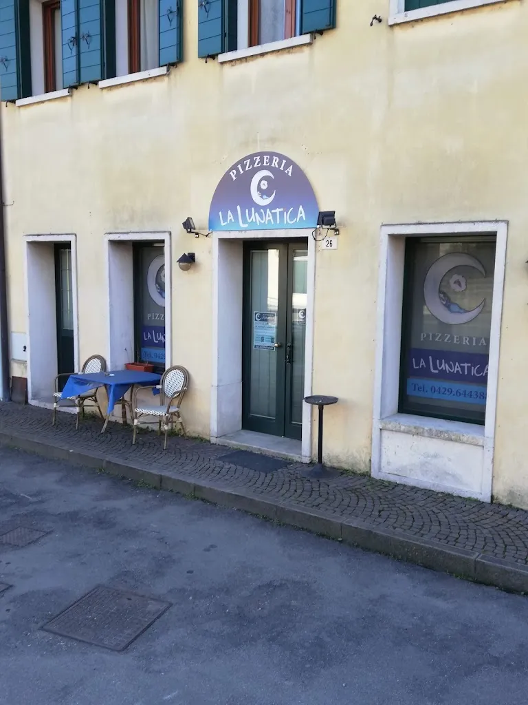 Pizzeria La Lunatica restaurant in Lozzo Atestino