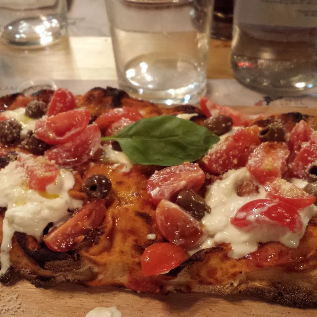 Caffè Piazza 32 restaurant in Maccacari