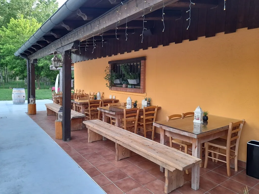 Taverna Von Zach_Maerne_slider_image_1