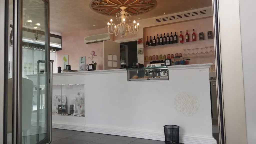 White House Caffè restaurant in Maerne