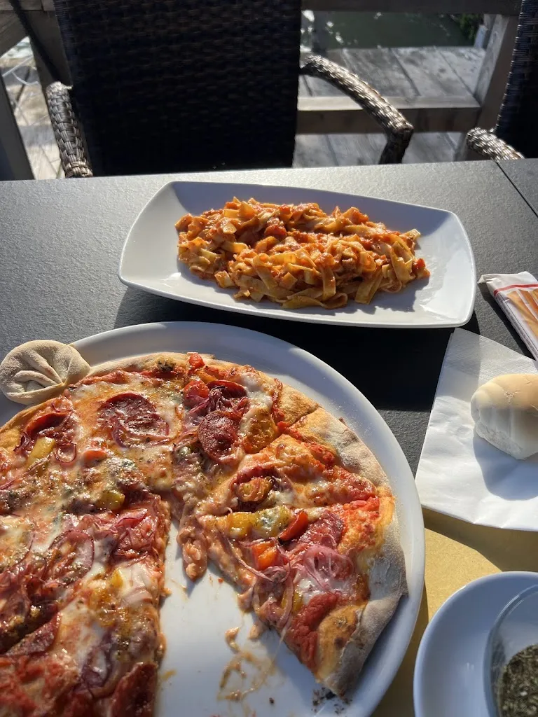 Connie Bragg_Approdo pizzeria ristorante_Marano_recensione