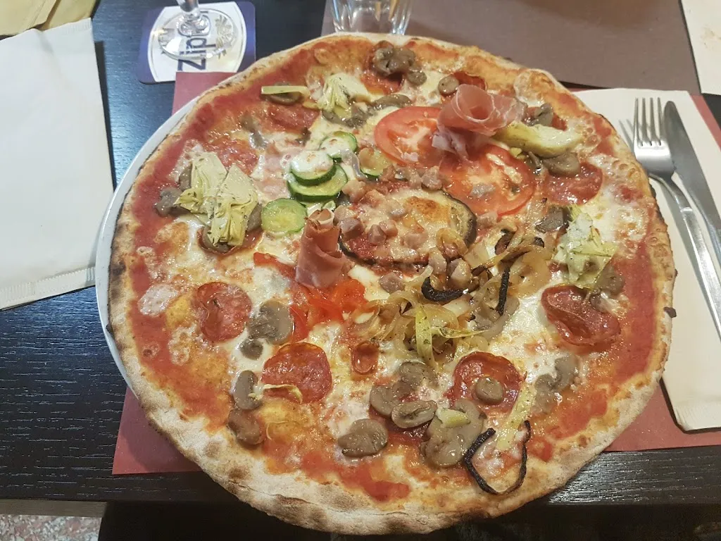 Adrian Hughes_Pizzeria Miregó_Miane_review