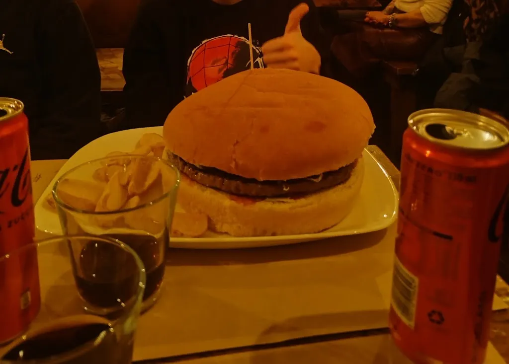 Marius Constantin_Momi's Pub_Mira Taglio_review