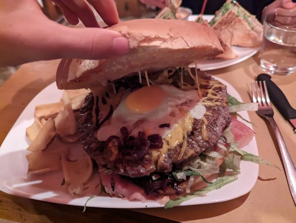 Nicolò Mazzucato_Momi's Pub_Mira Taglio_review