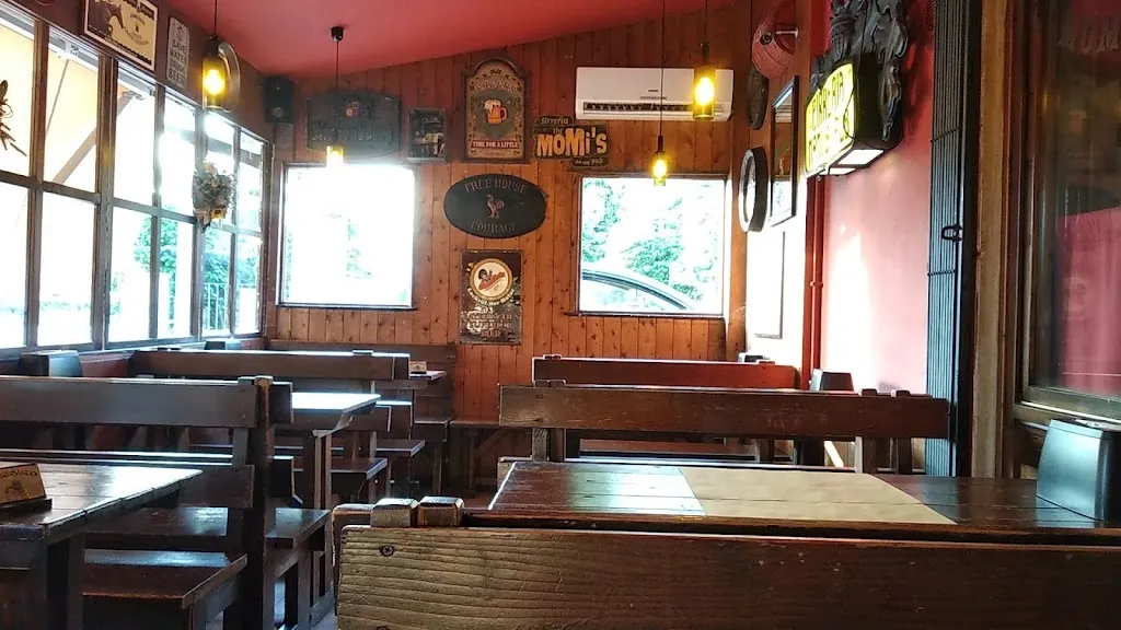 Momi's Pub restaurant in Mira Taglio