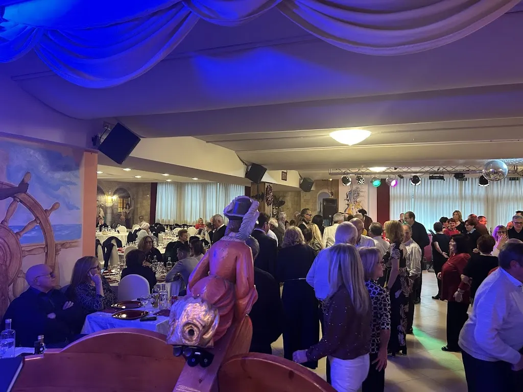 Perla Nera Dance srls restaurant in Mira Taglio