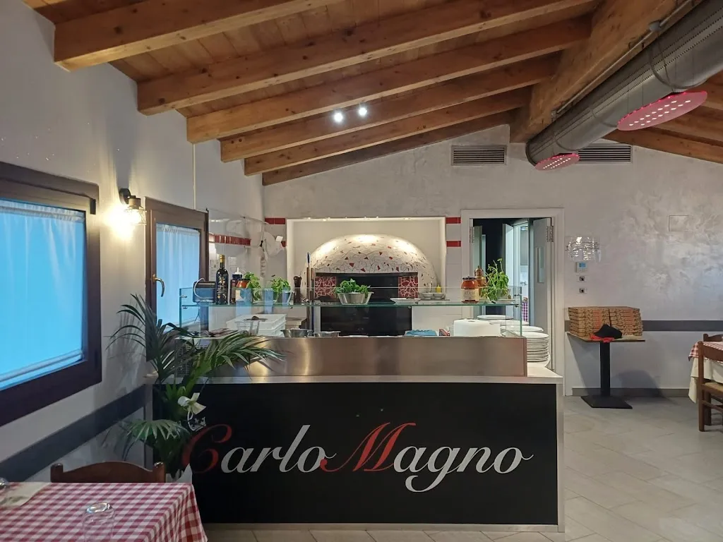 Pizzeria Carlo Magno restaurant in Mira Taglio