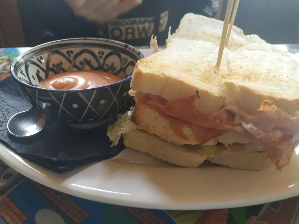 Menu_Here by sandro_Montagnana_image_3