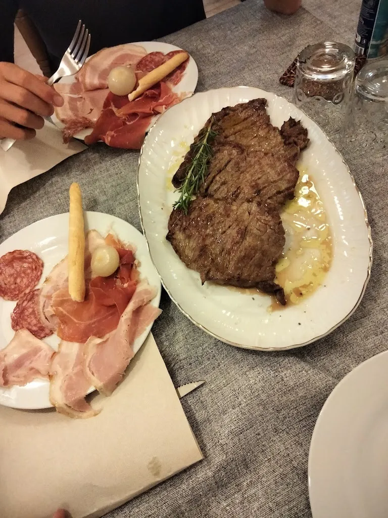 Bar Trattoria Dalla Flora restaurant in Montegaldella