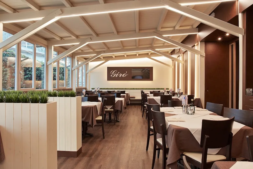 Ristorante Pizzeria Giro' restaurant in Monticelli-Fontana