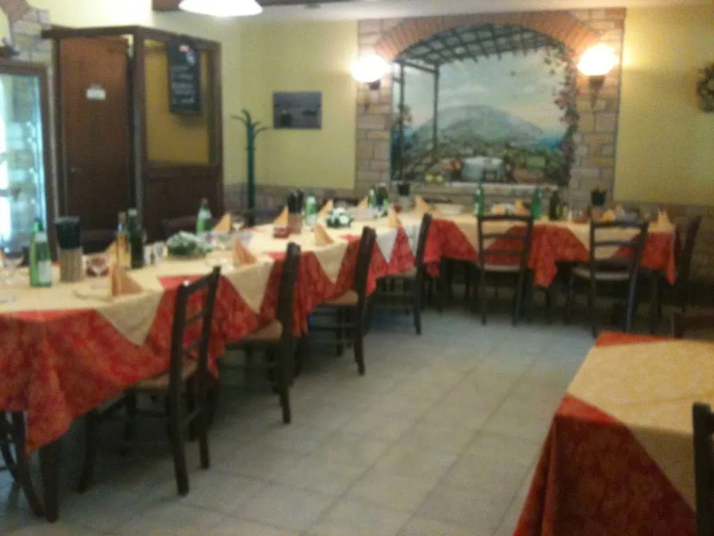 Pizzeria la Favorita restaurant in Monticello di Fara