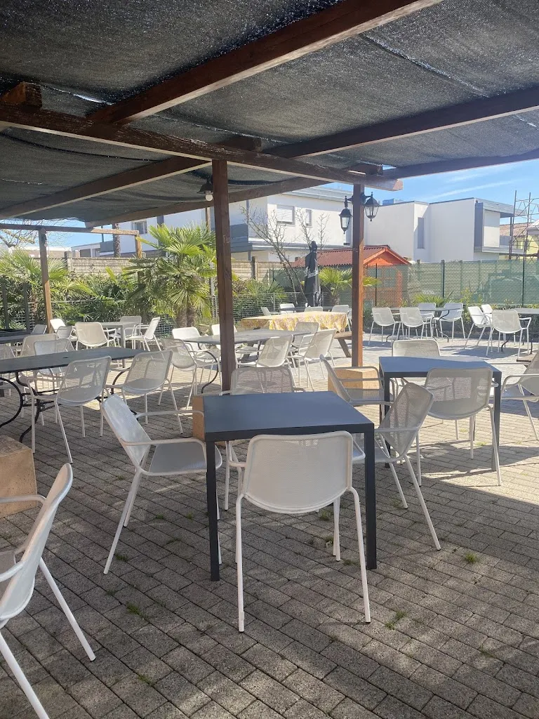 Trattoria Pizzeria da Crispi restaurant in Monticello Conte Otto