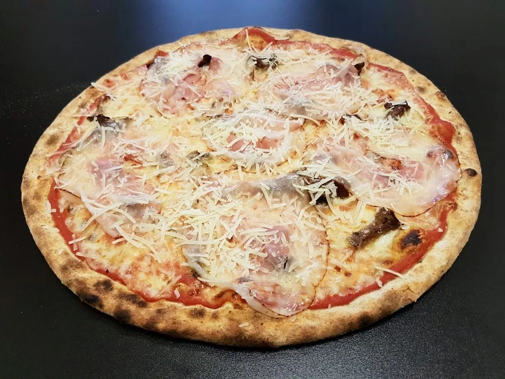 Pizzeria Pomo d'Oro restaurant in Monticello Conte Otto