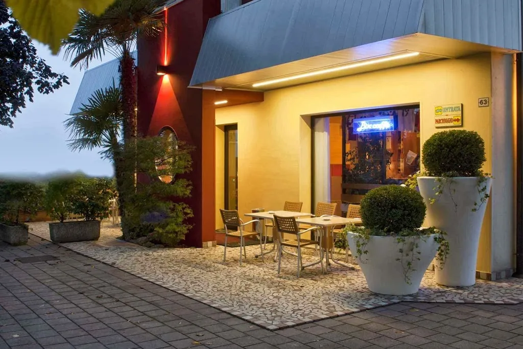 Al Tropical restaurant in Mosnigo