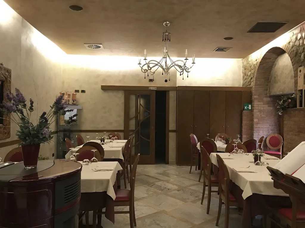 Ristorante Lu Mmascarone restaurant in Montorio