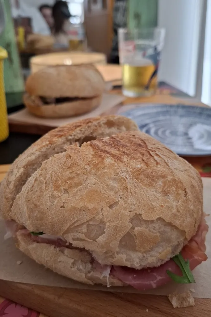 Mirjana Biloš_Olio su pane_Polignano a Mare_recensione