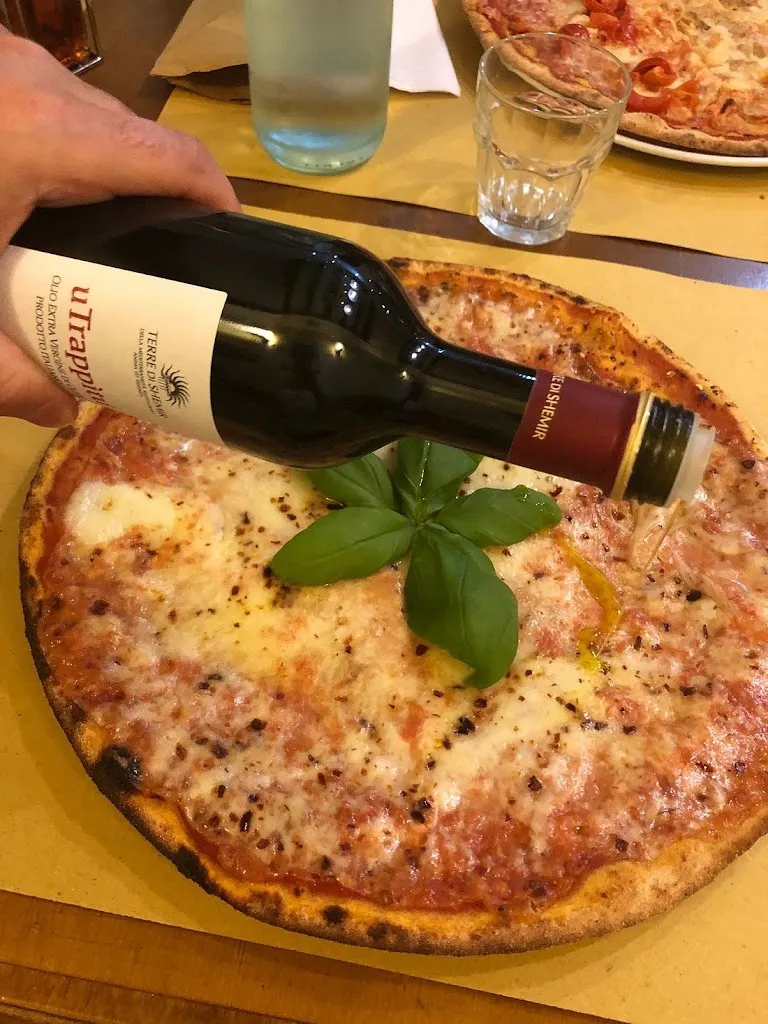 Pizzeria Pino S.N.C. di Gorghetto Mara e Ivan_Musestre_slider_image_3