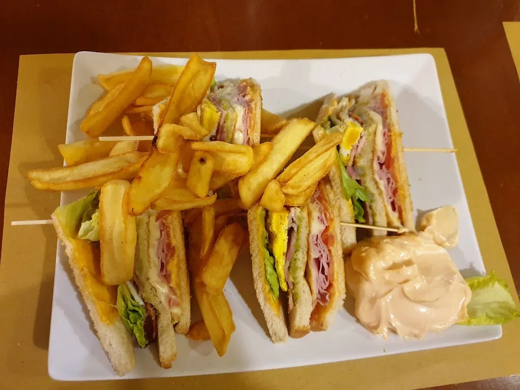 Gabriella De Luca_Pub Bauhaus Stube_Motta di Livenza_review