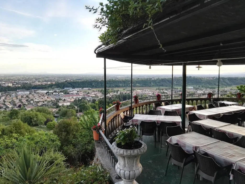 Ristorante Pizzeria La Pineta e Locanda al Panorama_Montebelluna_slider_image_1