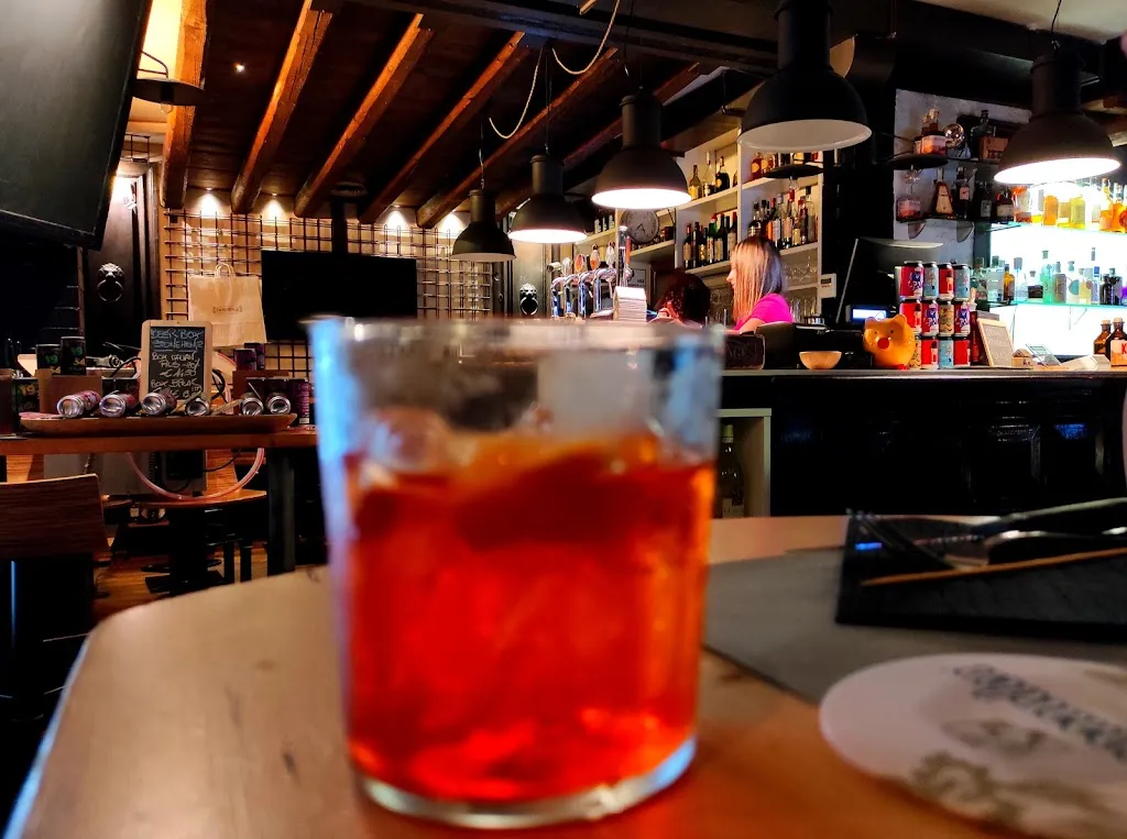 Dennis Gn_Stonehenge pub_Montebelluna_review