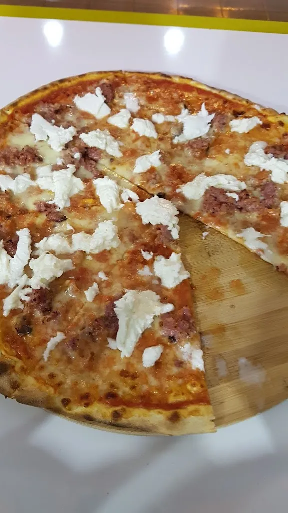 Pizzeria Edy di Hasani Rajmonda_Montebelluna_slider_image_3