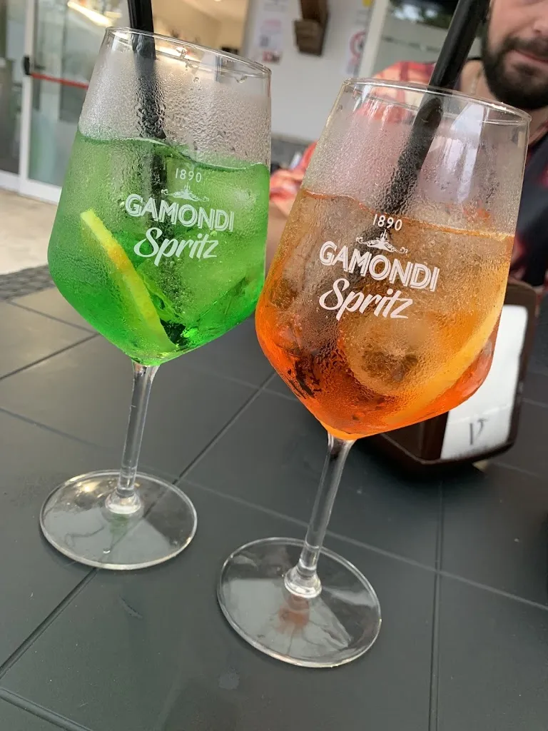 Flavia Capozzi_Los Fumo's Hermanos Bar_Celano_review