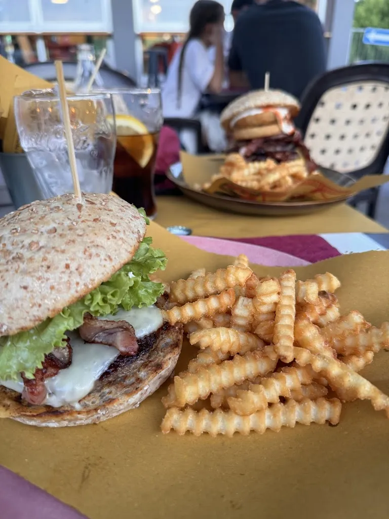 Rose Whilby_LEGENDS | Hamburgeria bar fast food_Orgiano_review