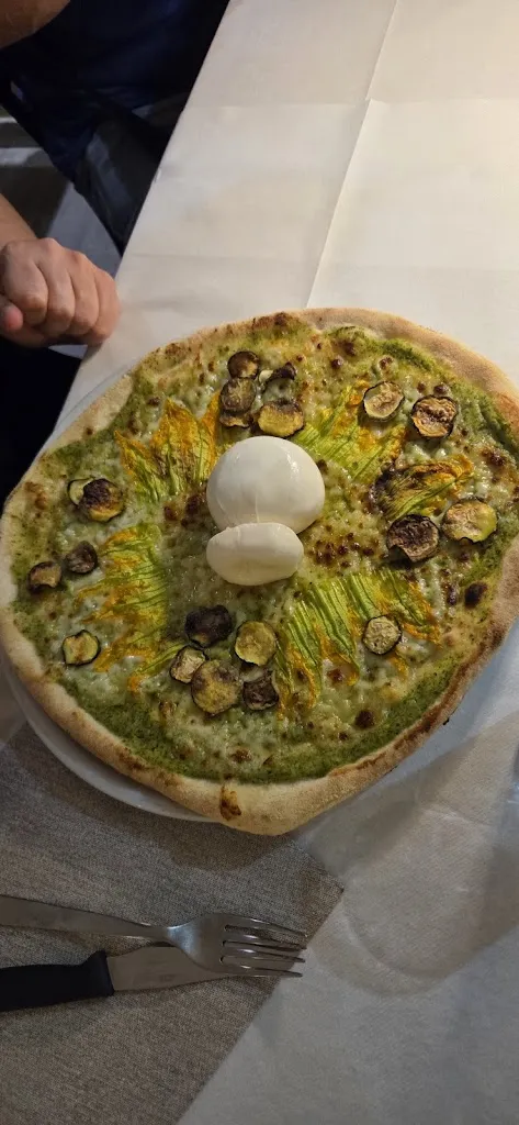 Gaia Stivanello_Risto-pizza Euro 2002_Pettorazza Grimani_review