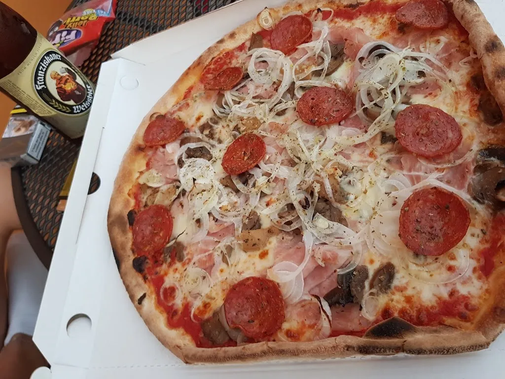 Pizzeria d'Asporto New York di Lunardi Vittorio restaurant in Ponte di Castegnero