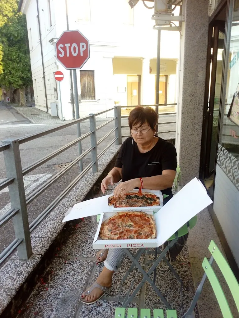 Pizzeria D'Asporto La Perla Franco_Pontecchio Polesine_slider_image_3