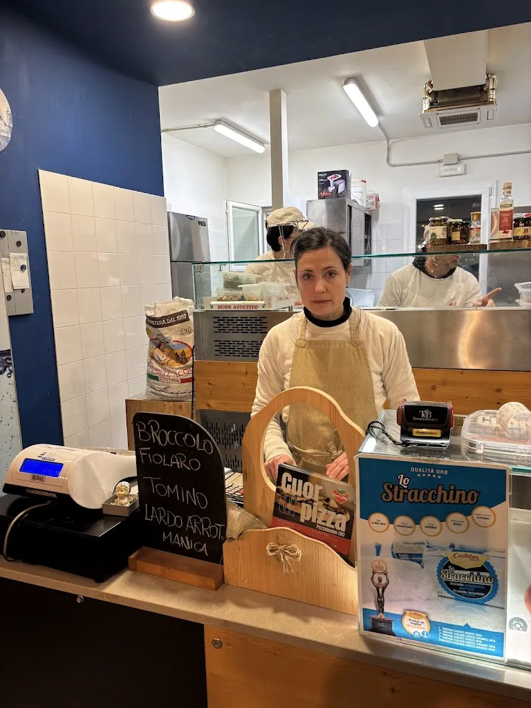 Cuor di pizza_Pozzoleone_slider_image_3