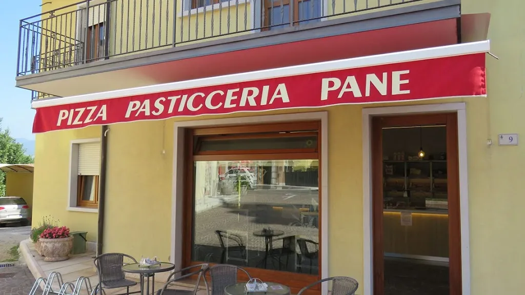 Paiarolli's Bakery. Pizza al Taglio, Pasticceria e Panificio Paiarolli restaurant in Rivoli Veronese