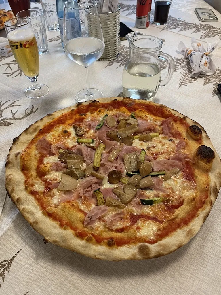 Pizzeria by Fiorenzo restaurant in Roana