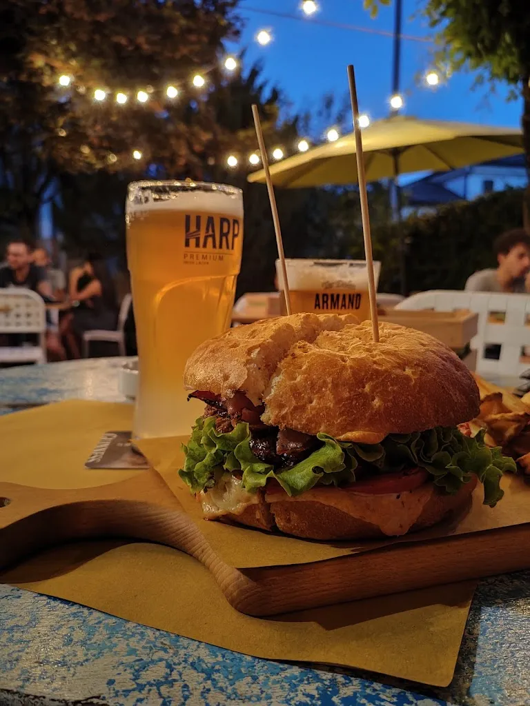 Irish Pub_Riese Pio X_slider_image_2