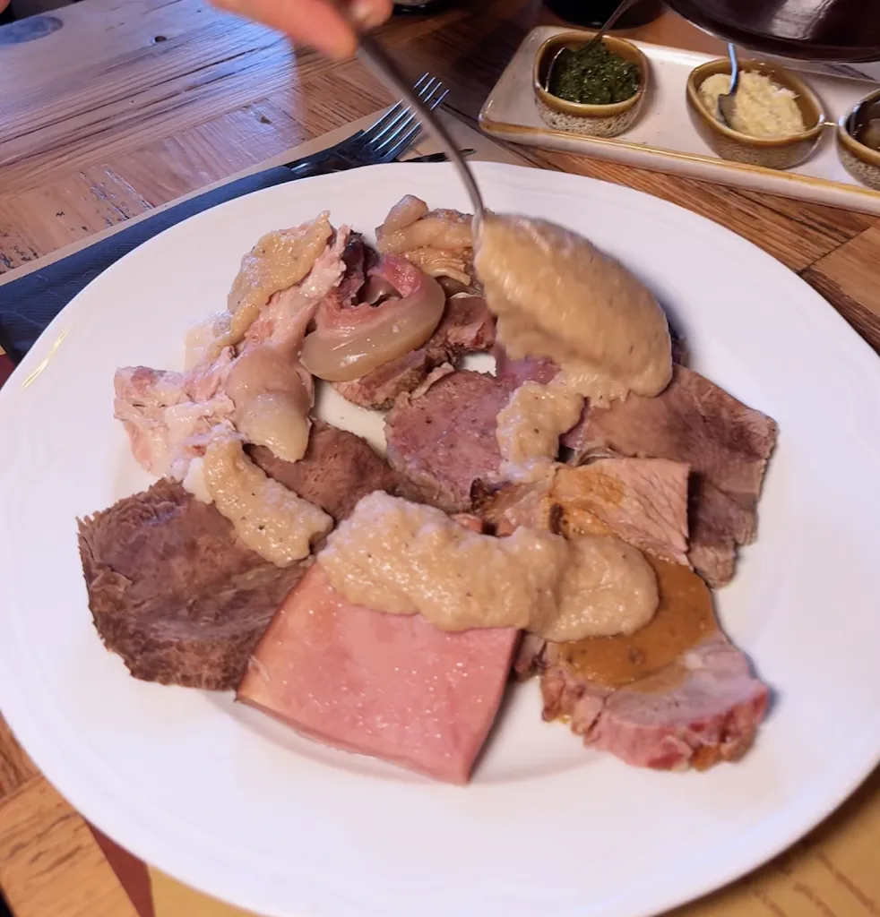 Bollito con la pearà | Locanda del Viandante_Rosegaferro_slider_image_1