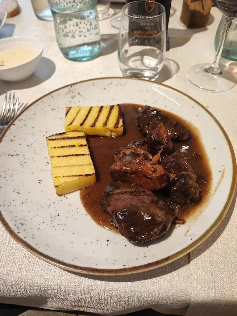 Tommaso Zangiacomi_Rifugio San Carlo_Roverè Veronese_review