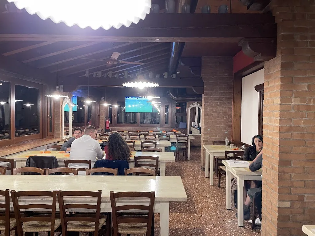 Pizzeria La Pace restaurant in Rossano Veneto