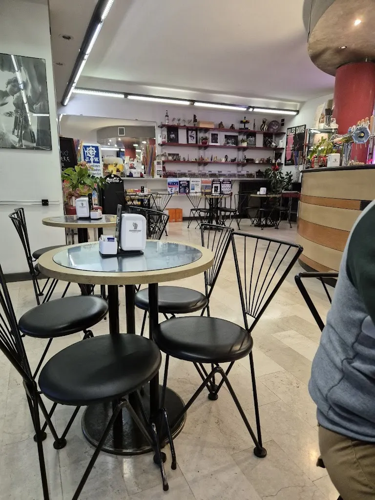 Stefania Milani_Jazz Bar_Salvatronda_recensione