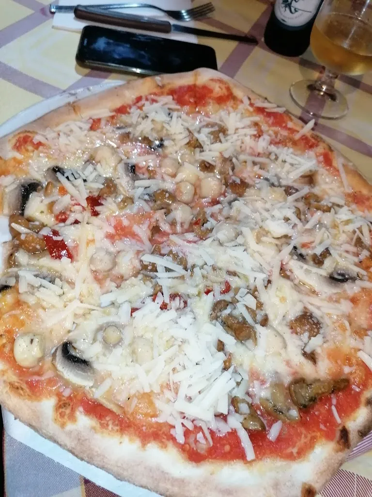 Vanessita Cat_Bar-Pizzeria Enzo Corallo_Roccaforzata_recensione