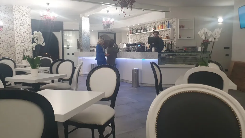 Salvo White_Prince Café_Celano_review