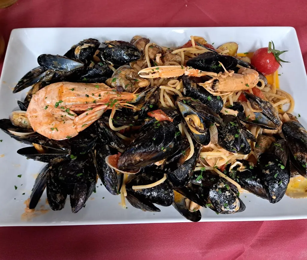 Blue Ice Bar Pizzeria Gelateria Spaghetteria_Rosolina_slider_image_2